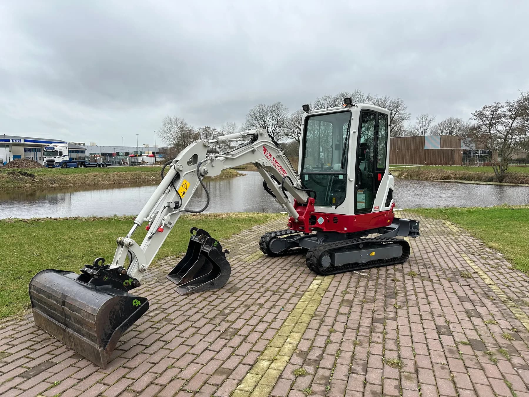Takeuchi TB 225