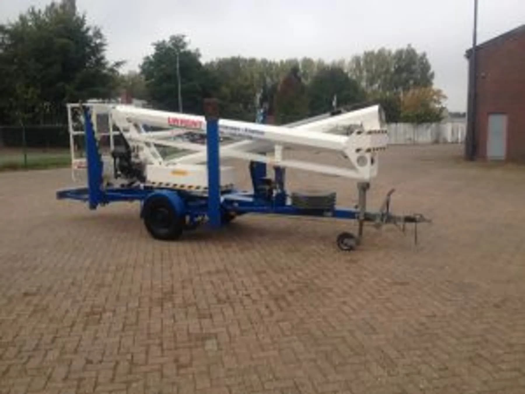 Knik-telescoopaanhangerhoogwerker 17.10 m accu/diesel