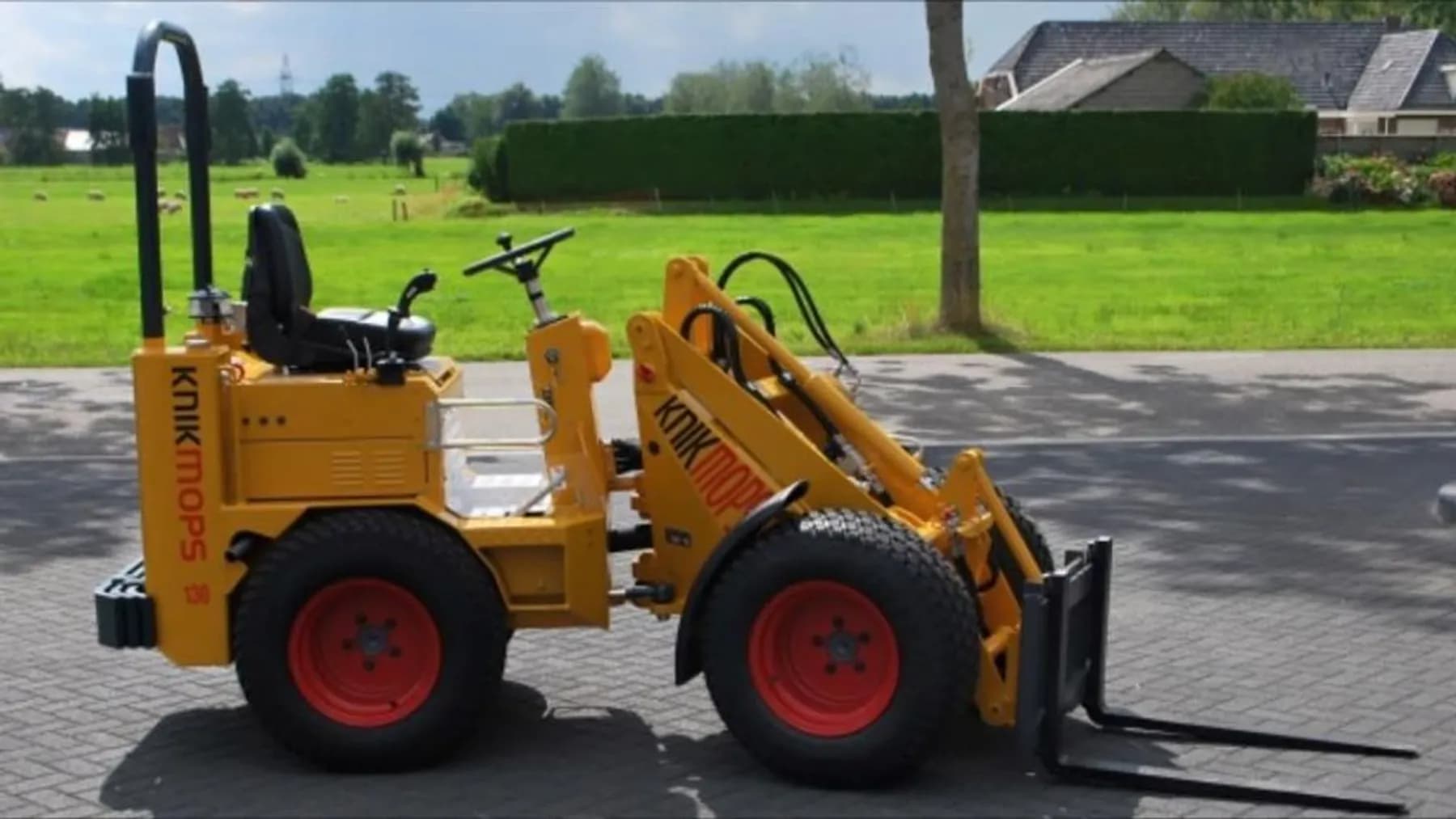 Knikmops 130 Minishovel