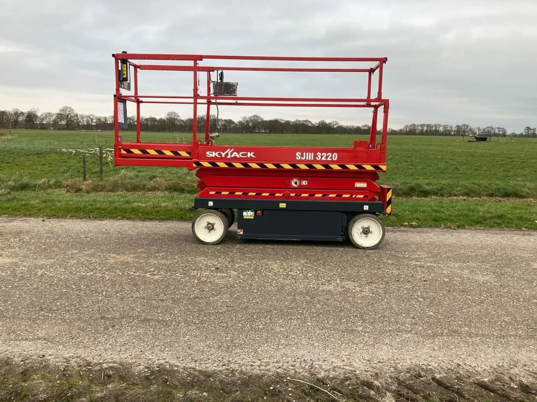 Schaarhoogwerker Skyjack volledig elektrisch