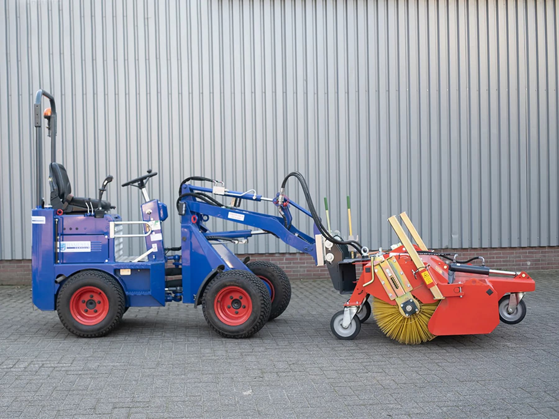 Veegmachine met opvangbak Adler voor knikmops
