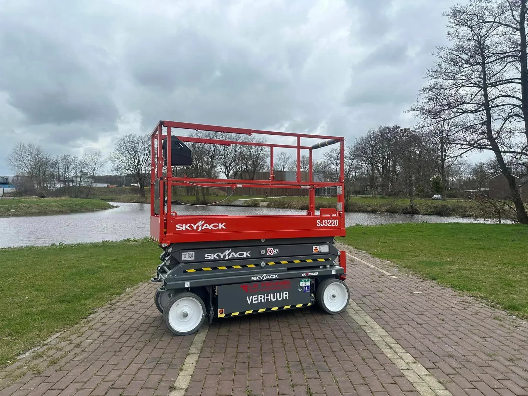 SKYJACK 3220  ELEKTRISCHE SCHAARHOOGWERKER