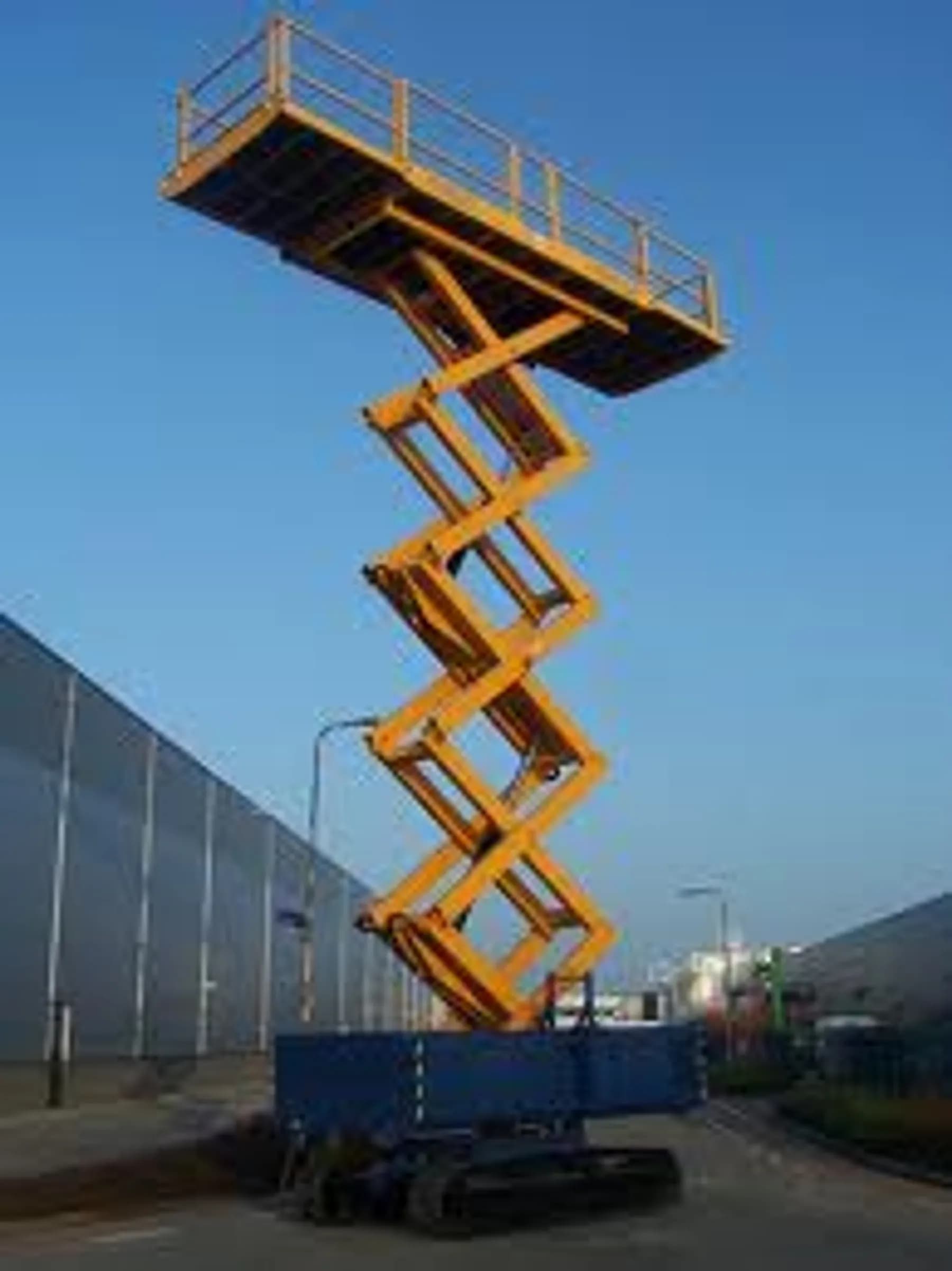 Schaarhoogwerker 10.50 m rups diesel