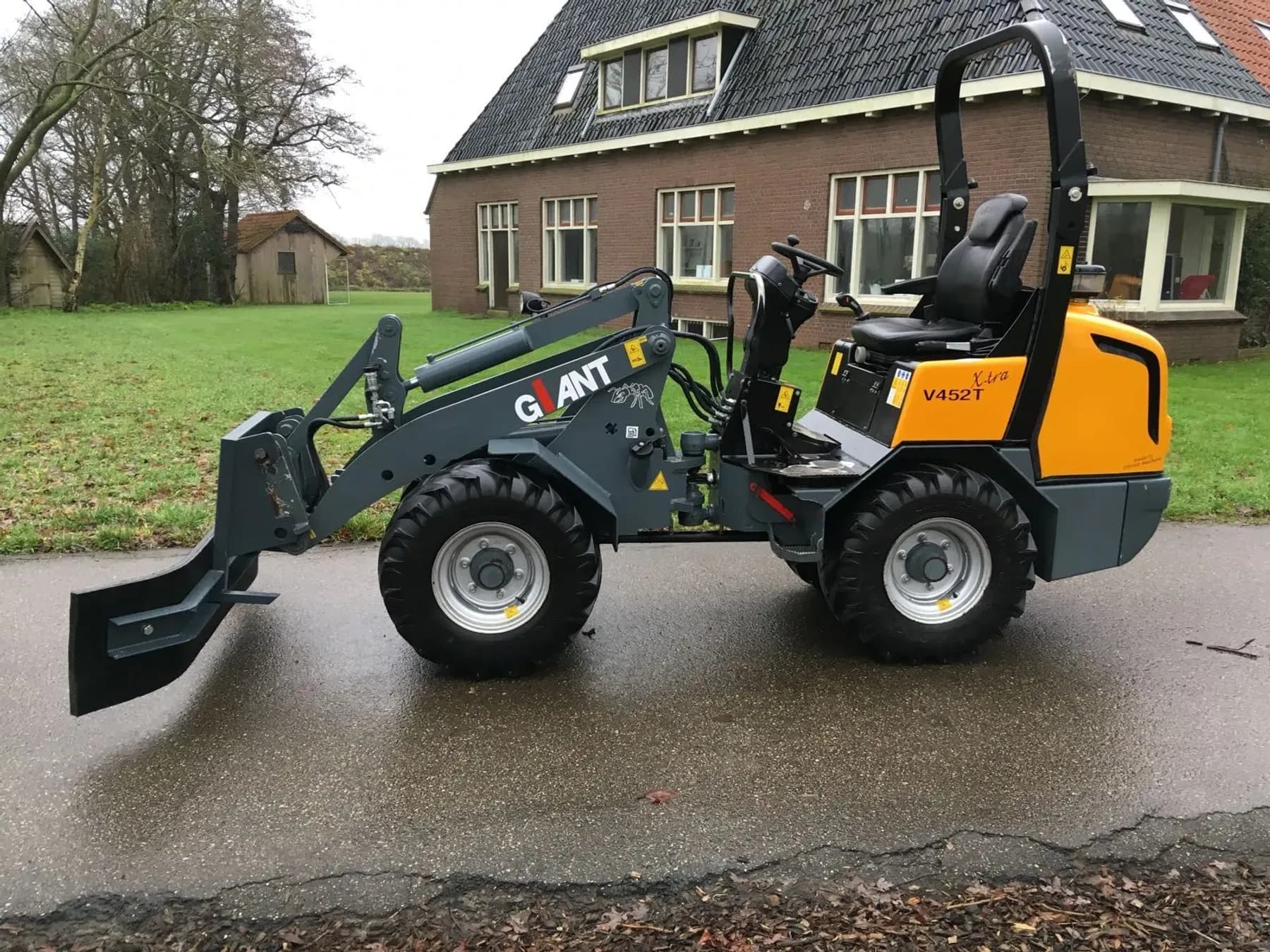 Shovel huren - Minishovel Giant V452T Xtra